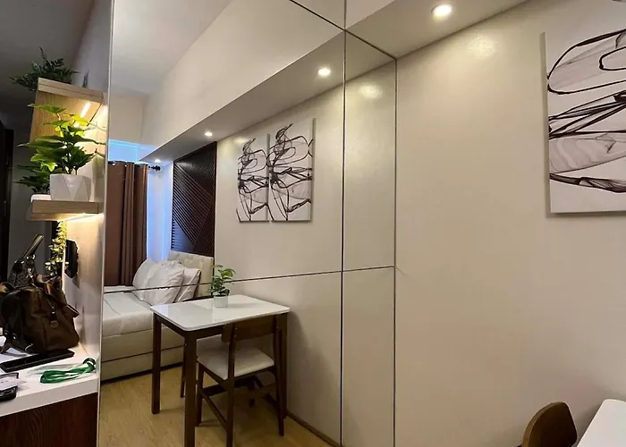 Honeys Cosy Modern Unit Near Lahug It Park With Pool,sauna And Gym
