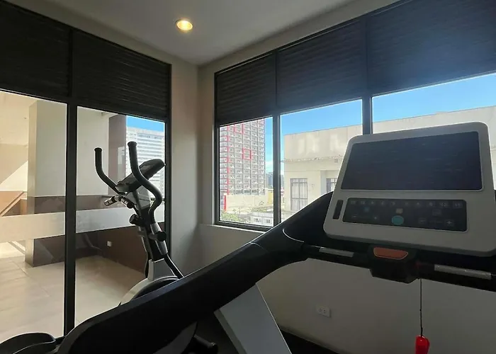 Honeys Cosy Modern Unit Near Lahug It Park With Pool,sauna And Gym Cebu