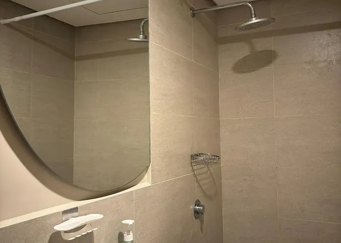 Apartment Honeys Cosy Modern Unit Near Lahug It Park With Pool,sauna And Gym